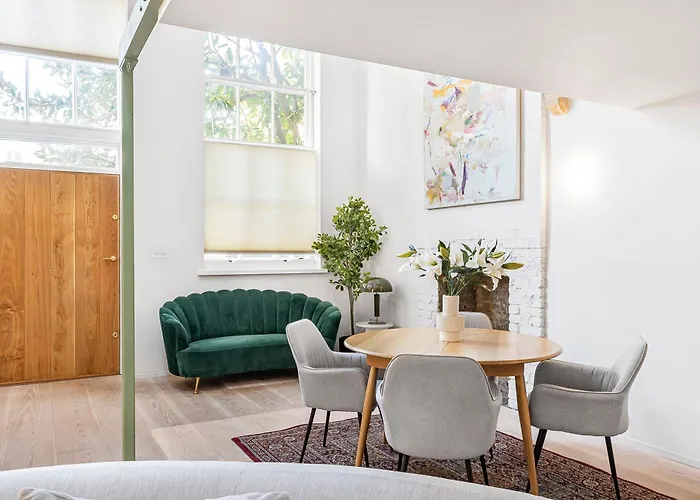 Schoolbell Mews Full 3 Bedroom 2 Bathroom Architect Designed Mews House Fabulous Bow, Victoria Park Location