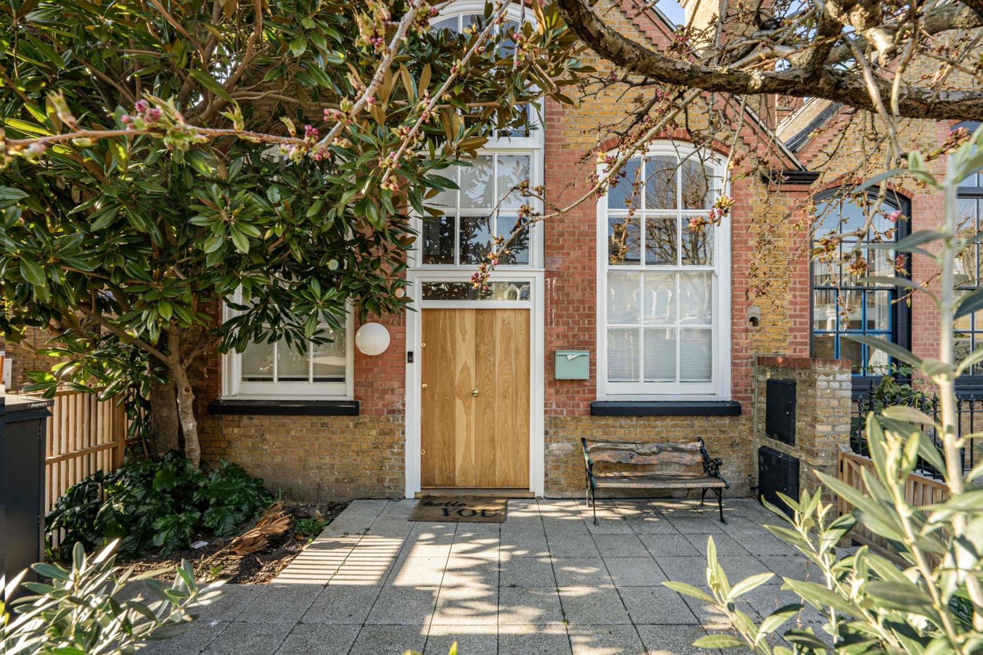 Schoolbell Mews Full 3 Bedroom 2 Bathroom Architect Designed Mews House Fabulous Bow, Victoria Park Location * London