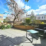 Schoolbell Mews Full 3 Bedroom 2 Bathroom Architect Designed Mews House Fabulous Bow, Victoria Park Location