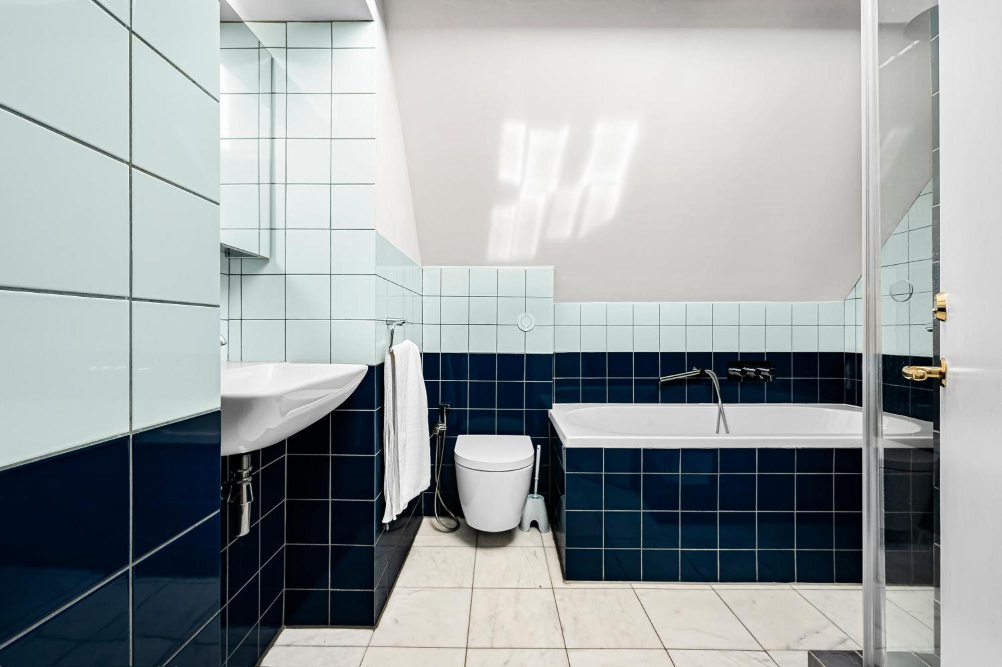 Schoolbell Mews Full 3 Bedroom 2 Bathroom Architect Designed Mews House Fabulous Bow, Victoria Park Location *