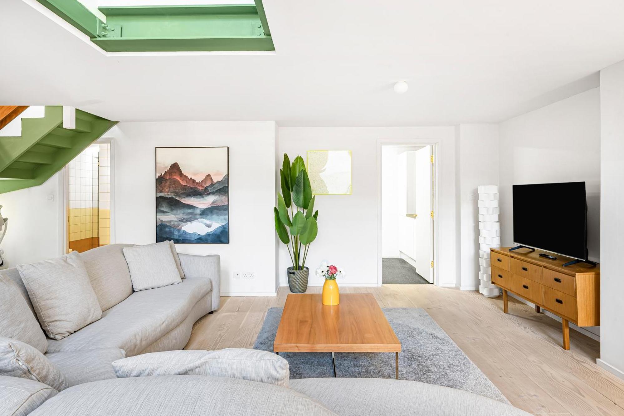 Schoolbell Mews Full 3 Bedroom 2 Bathroom Architect Designed Mews House Fabulous Bow, Victoria Park Location Londra