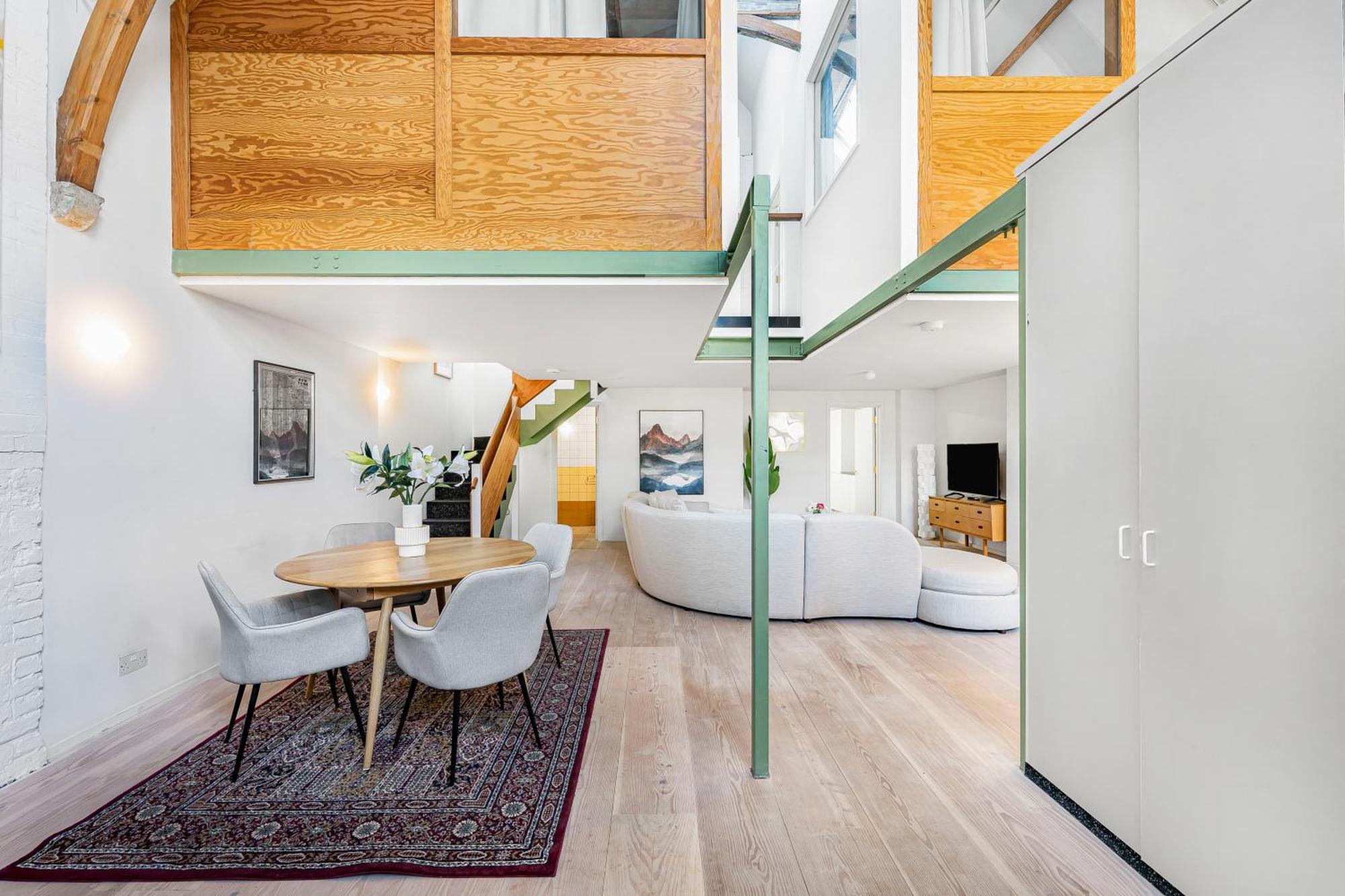 Schoolbell Mews Full 3 Bedroom 2 Bathroom Architect Designed Mews House Fabulous Bow, Victoria Park Location Londra