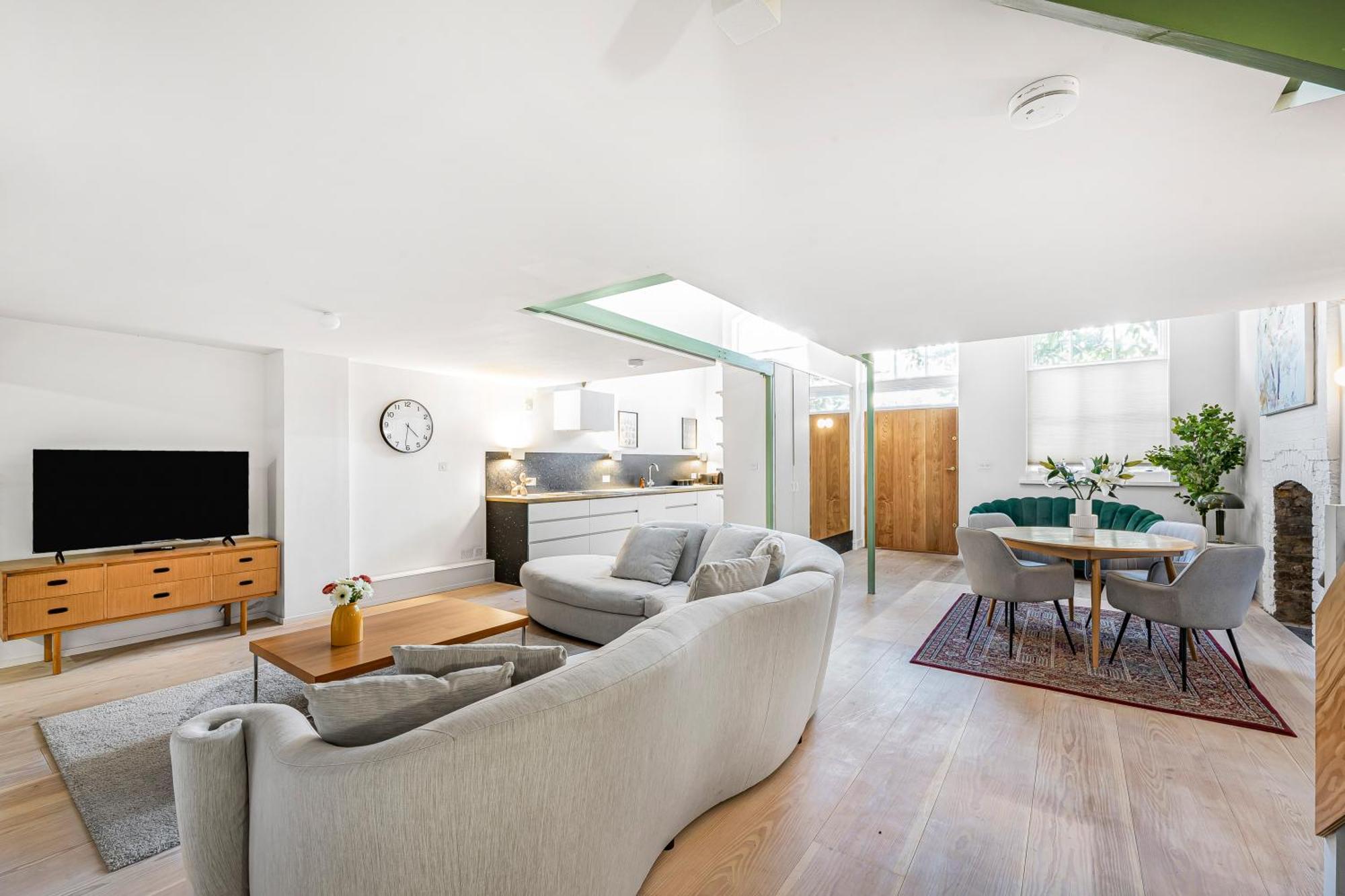 Schoolbell Mews Full 3 Bedroom 2 Bathroom Architect Designed Mews House Fabulous Bow, Victoria Park Location Casa vacanze *