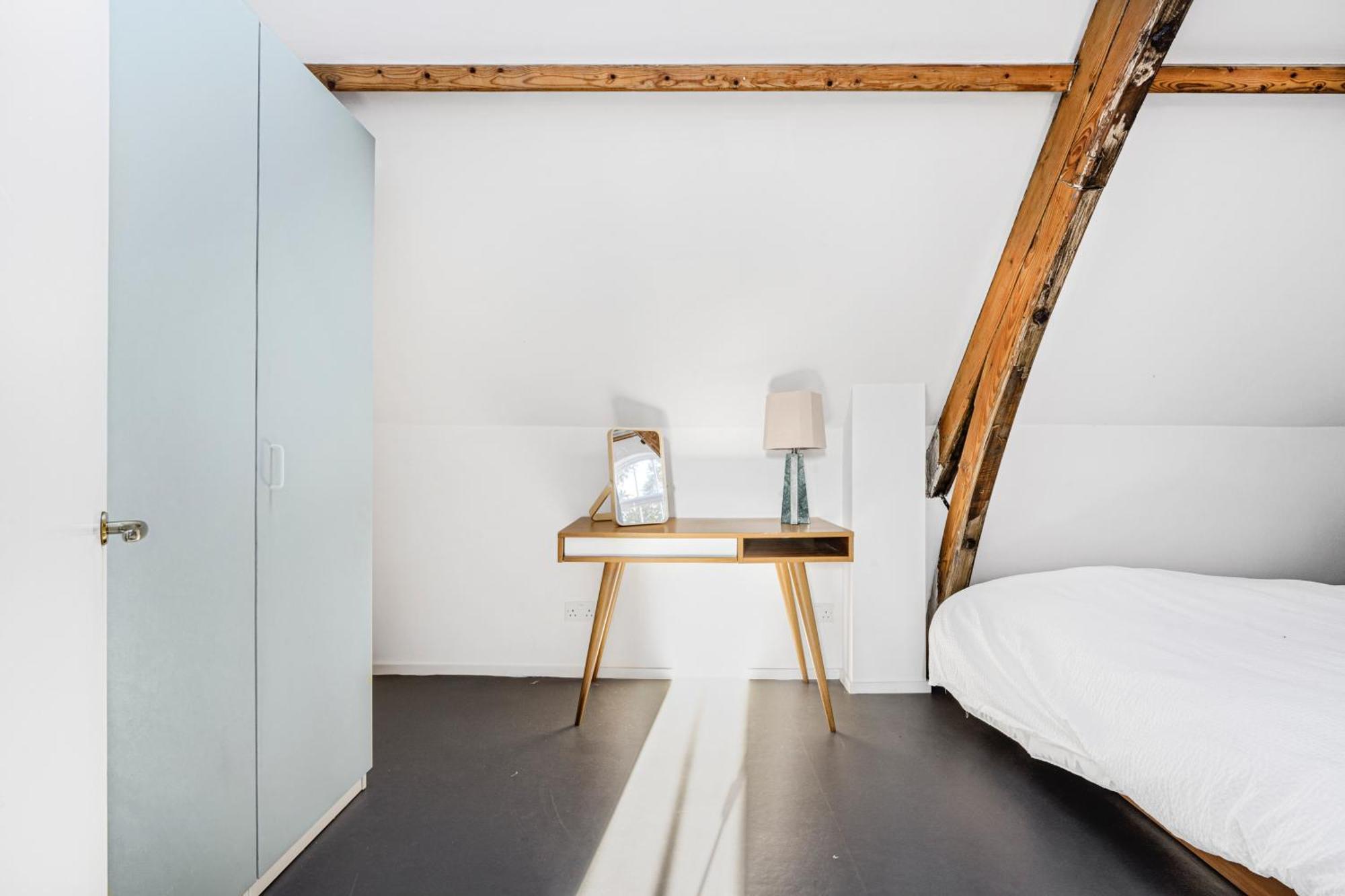 Schoolbell Mews Full 3 Bedroom 2 Bathroom Architect Designed Mews House Fabulous Bow, Victoria Park Location