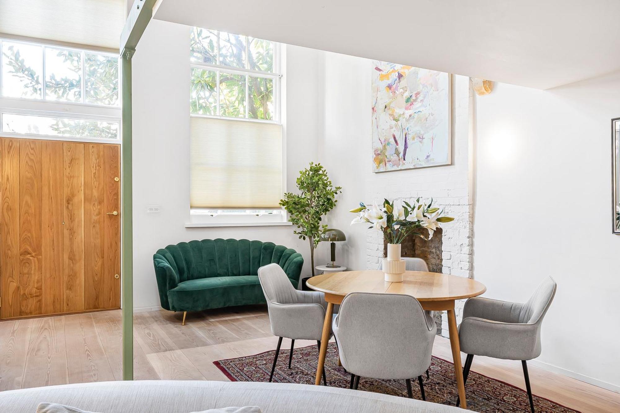 Schoolbell Mews Full 3 Bedroom 2 Bathroom Architect Designed Mews House Fabulous Bow, Victoria Park Location *